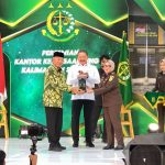 Jaksa Agung ST Burhanuddin berfoto bersama Gubernur Kalsel H. Muhidin, Kajati Rina Virawati, dan Forkopimda usai meresmikan Gedung Kejati Kalimantan Selatan, Kamis (3/7/2025).