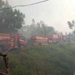 FOTO: Armada pemadam kebakaran berjajar di lokasi untuk mendukung upaya pengendalian karhutla di Petuk Katimpun.